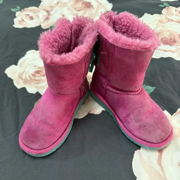 UGG Fuchsia Boots with Turquoise Bows - Picture 4 of 8